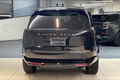 Santorini Black Metallic 2024 Land Rover Range Rover P400 SE