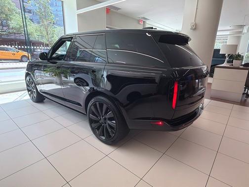 Narvik Black 2026 Land Rover Range Rover SV