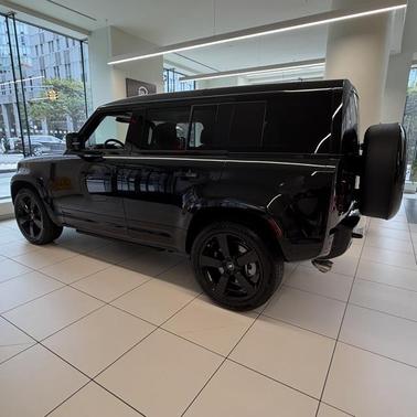 2025 Land Rover Defender 110 P500 X-Dynamic SE