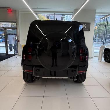 2025 Land Rover Defender 110 P500 X-Dynamic SE