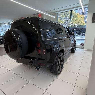 2025 Land Rover Defender 110 P500 X-Dynamic SE