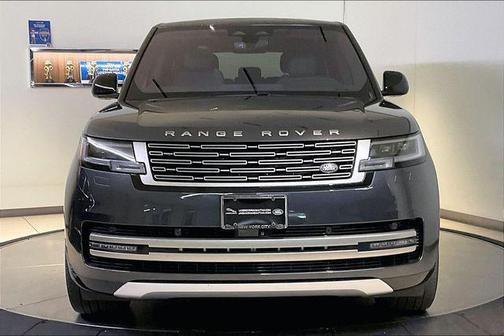 Carpathian Grey Premium Metallic 2023 Land Rover Range Rover P530 SE