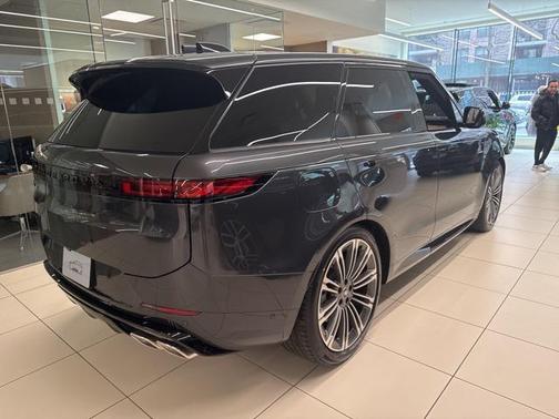 2025 Land Rover Range Rover Sport SE