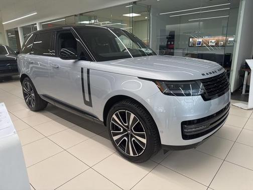 2025 Land Rover Range Rover P530 SE