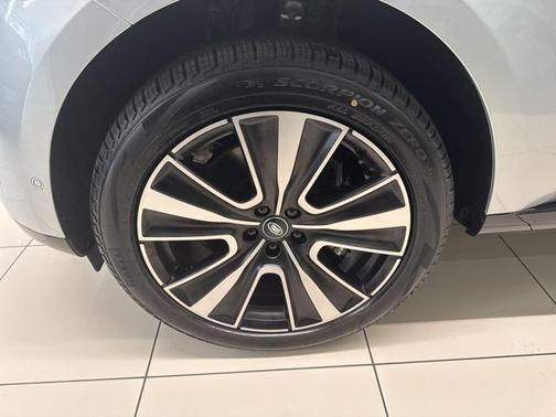 2025 Land Rover Range Rover P530 SE