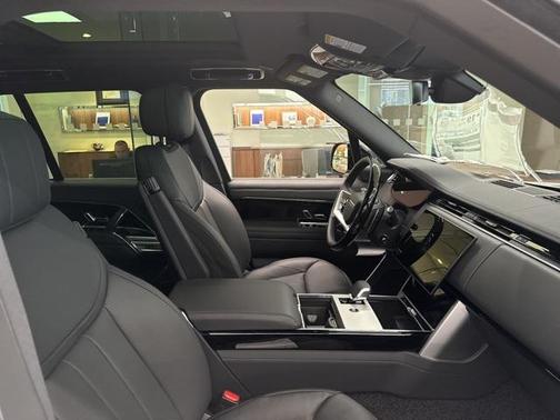 2025 Land Rover Range Rover P530 SE
