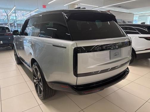 2025 Land Rover Range Rover P530 SE