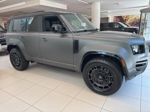 2025 Land Rover Defender 110 V8