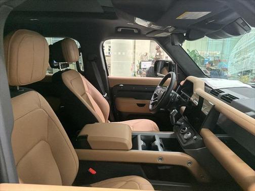 2026 Land Rover Defender V8