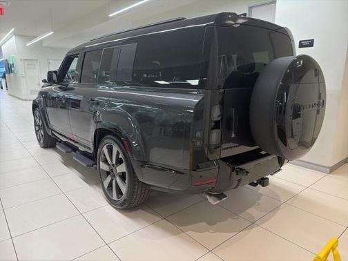 2026 Land Rover Defender V8