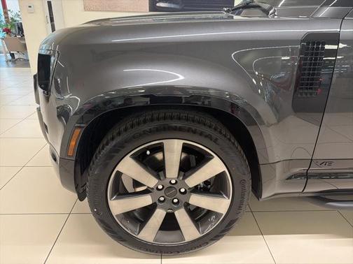 2026 Land Rover Defender V8