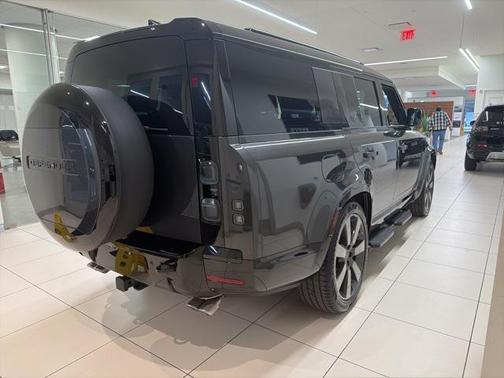 2026 Land Rover Defender V8