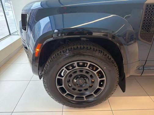 2026 Land Rover Defender 110 V8