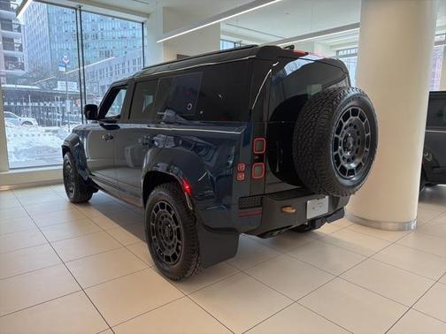 2026 Land Rover Defender 110 V8