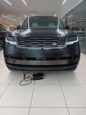 Obsidian Black SV Bespoke Ultra Metallic Satin 2026 Land Rover Range Rover P615 SV