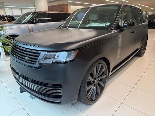 2025 Land Rover Range Rover P615 SV