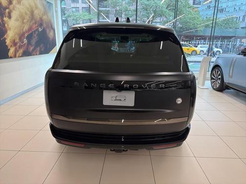 2025 Land Rover Range Rover P615 SV