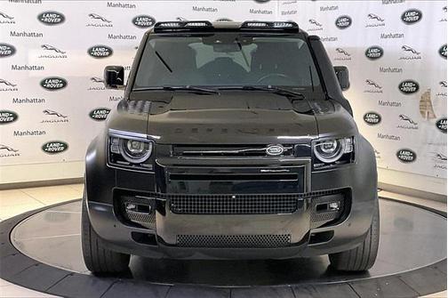 2022 Land Rover Defender 110 SE