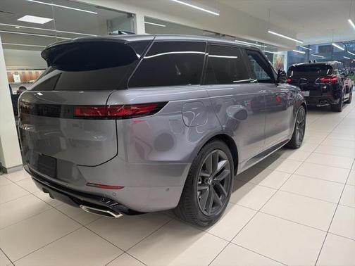 2025 Land Rover Range Rover Sport SE