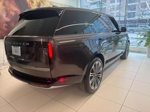 2026 Land Rover Range Rover P400 SE 7 Seat