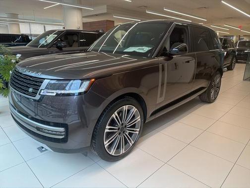 2026 Land Rover Range Rover P400 SE 7 Seat