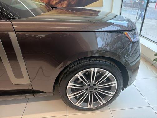 2026 Land Rover Range Rover P400 SE 7 Seat