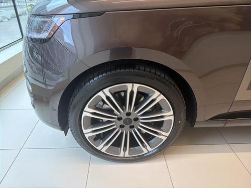 2026 Land Rover Range Rover P400 SE 7 Seat