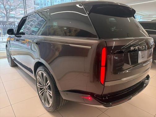 2026 Land Rover Range Rover P400 SE 7 Seat