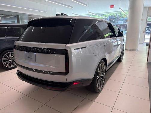 Ethereal Frost Silver SV Bespoke Ultra Met Gloss 2026 Land Rover Range Rover P530 Autobiography