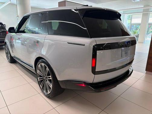 Ethereal Frost Silver SV Bespoke Ultra Met Gloss 2026 Land Rover Range Rover P530 Autobiography