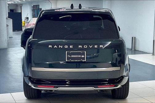 British Racing Green SV Bespoke Ultra Met Satin 2025 Land Rover Range Rover P530 SE