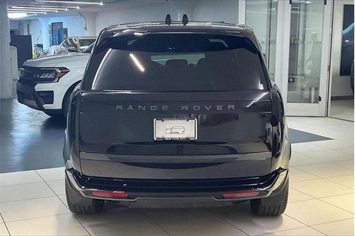 2025 Land Rover Range Rover P400 SE