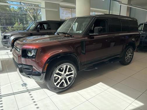 2025 Land Rover Defender 130 P400 X-Dynamic SE