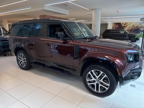 2025 Land Rover Defender 130 P400 X-Dynamic SE