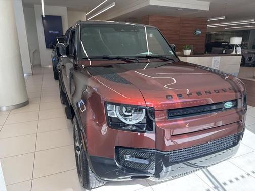 2025 Land Rover Defender 130 P400 X-Dynamic SE