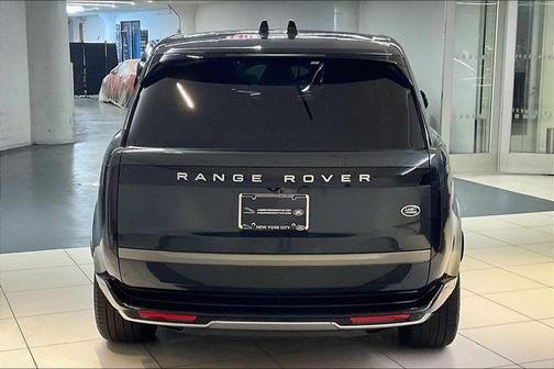 Belgravia Green Metallic 2023 Land Rover Range Rover P400 SE