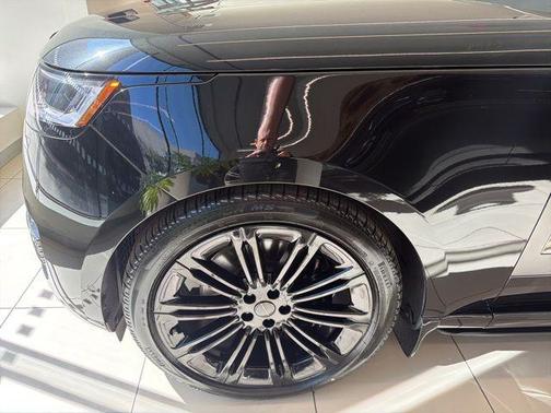 2026 Land Rover Range Rover P615 SV