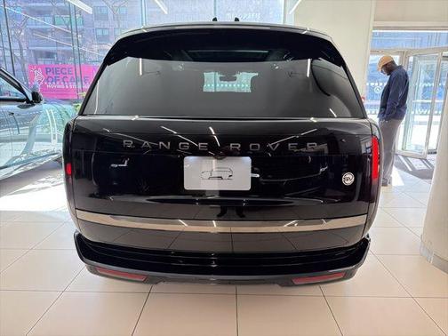 2026 Land Rover Range Rover P615 SV