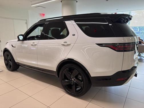 2025 Land Rover Discovery P360 Dynamic SE