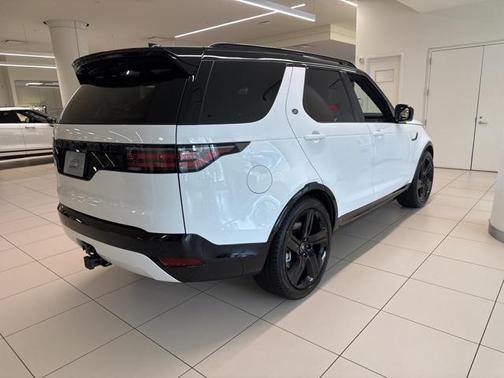 2025 Land Rover Discovery P360 Dynamic SE