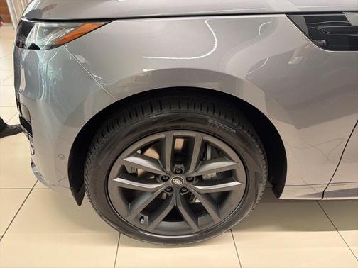 2025 Land Rover Range Rover Sport SE