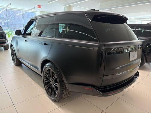 2026 Land Rover Range Rover P530 SE