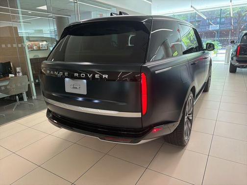 British Racing Green SV Bespoke Ultra Met Satin 2026 Land Rover Range Rover P530 Autobiography