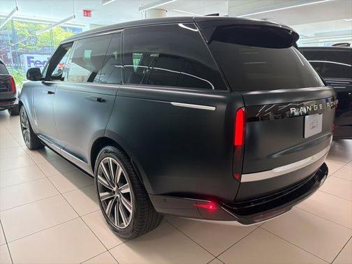British Racing Green SV Bespoke Ultra Met Satin 2026 Land Rover Range Rover P530 Autobiography