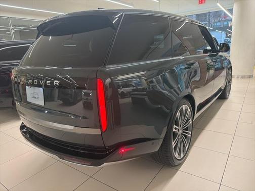 2025 Land Rover Range Rover P400 SE 7 Seat