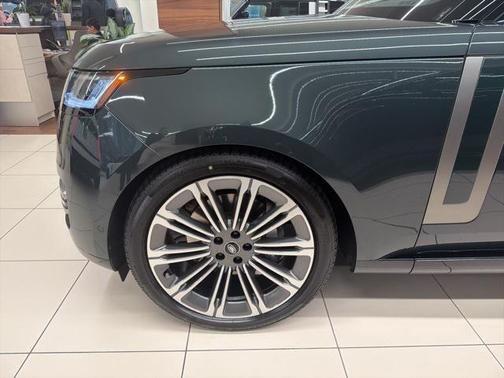 2025 Land Rover Range Rover P400 SE 7 Seat