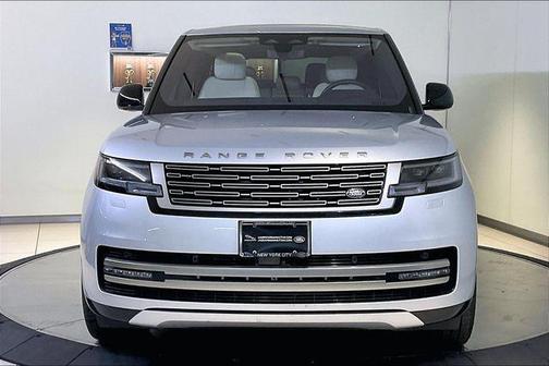 Ionian Silver SV Bespoke Ultra Metallic Satin 2023 Land Rover Range Rover P530 SE