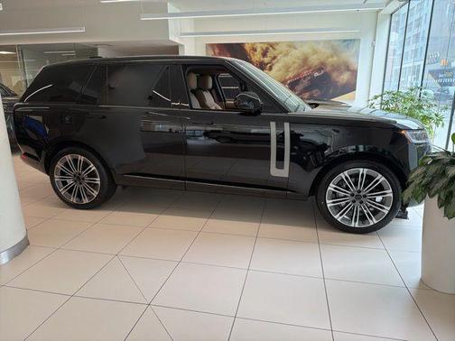 Santorini Black Metallic 2026 Land Rover Range Rover P400 SE 7 Seat