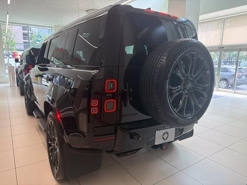 Narvik Black 2026 Land Rover Defender OCTA