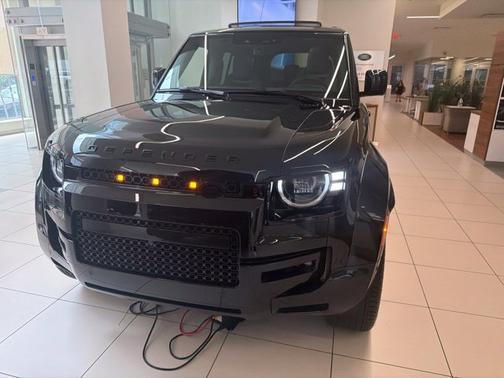 Narvik Black 2026 Land Rover Defender OCTA